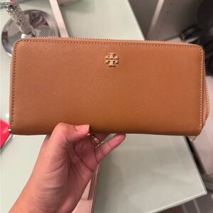 Tory Burch Brown Leather Zip Wallet